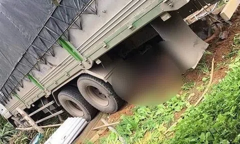 Xe tải mất lái lao vào nhà dân, 2 vợ chồng tử vong 